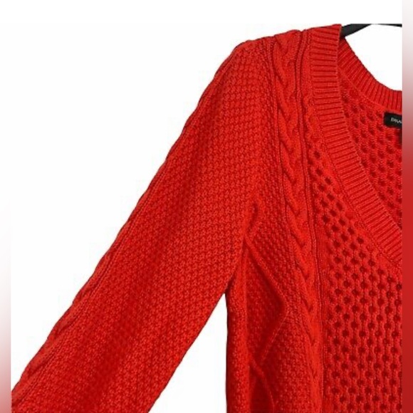 Banana Republic Pullover V-Neck Cable Waffle Knit Sweater in Black - Picture 6 of 7